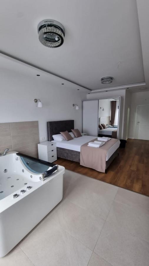 Elan Luxury Apartments & Rooms Plav Esterno foto